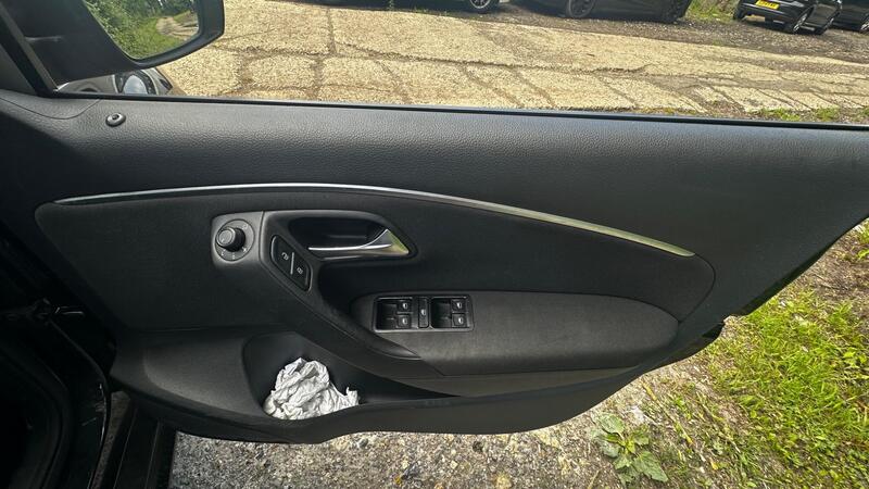 2017 Volkswagen Polo — photo 12