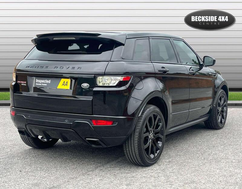 Land Rover Range Rover Evoque view 3