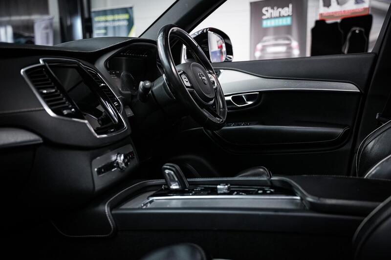 Volvo XC90 view 3