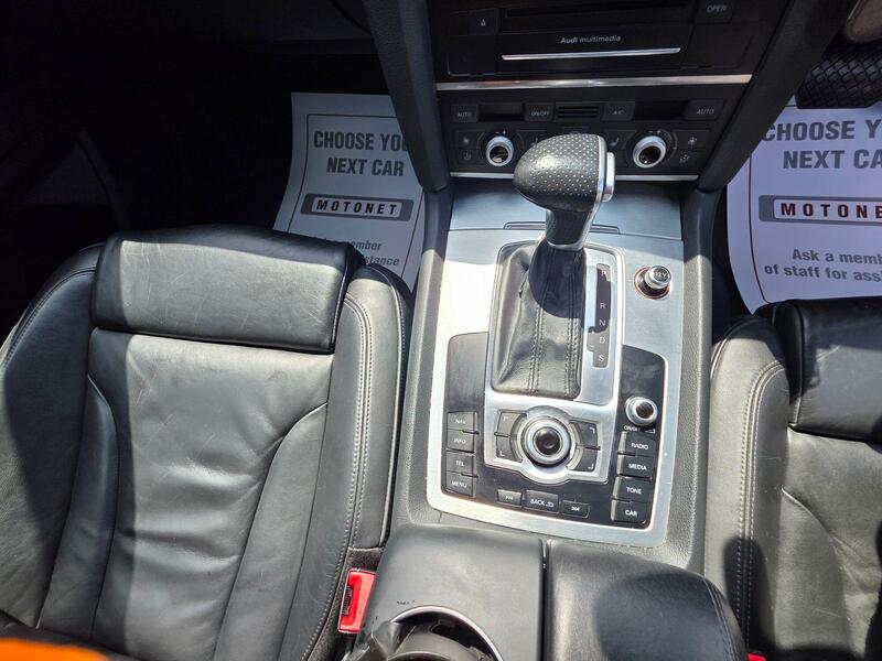 Audi Q7 view 2
