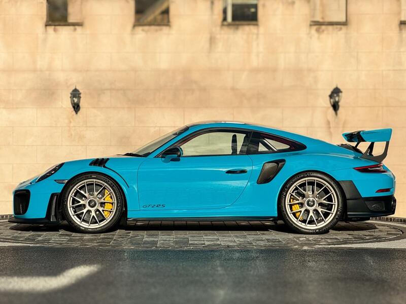 Porsche 911 view 5