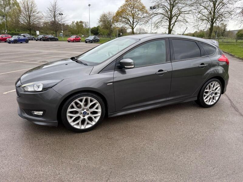 Ford Focus view 2