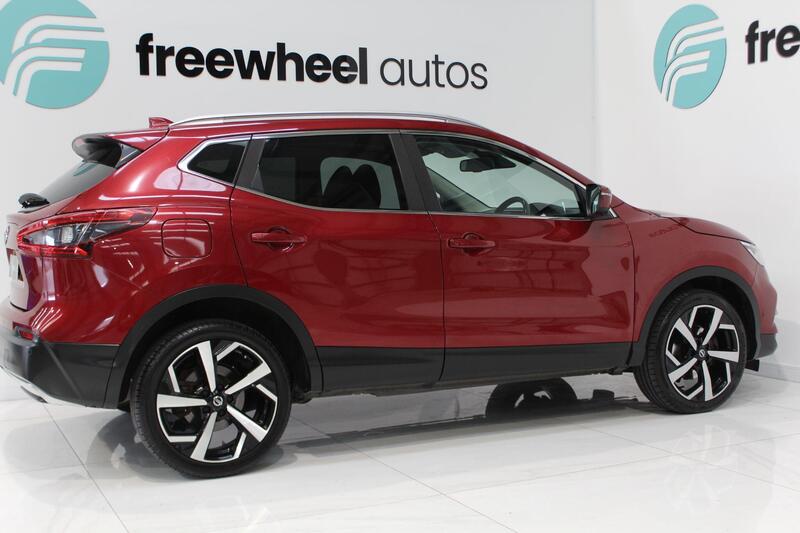 2017 Nissan Qashqai in Red — image 10 of 70