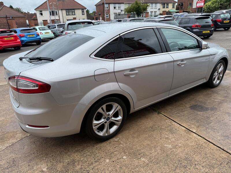 Ford Mondeo view 4