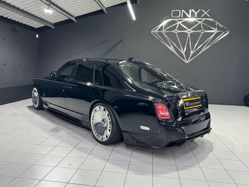 Rolls-Royce Phantom view 4