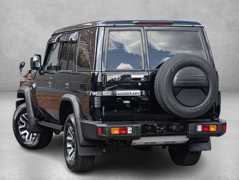 Toyota Land Cruiser view 5