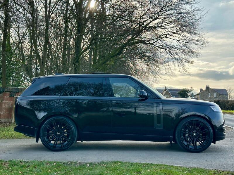 Land Rover Range Rover view 3
