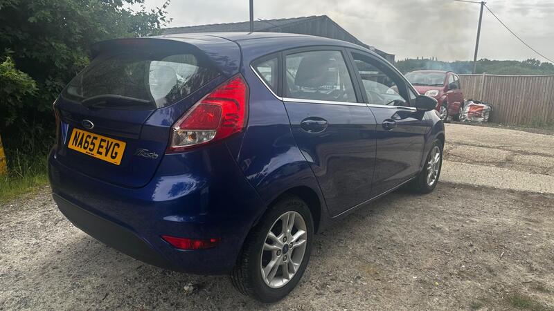 2015 Ford Fiesta — photo 7