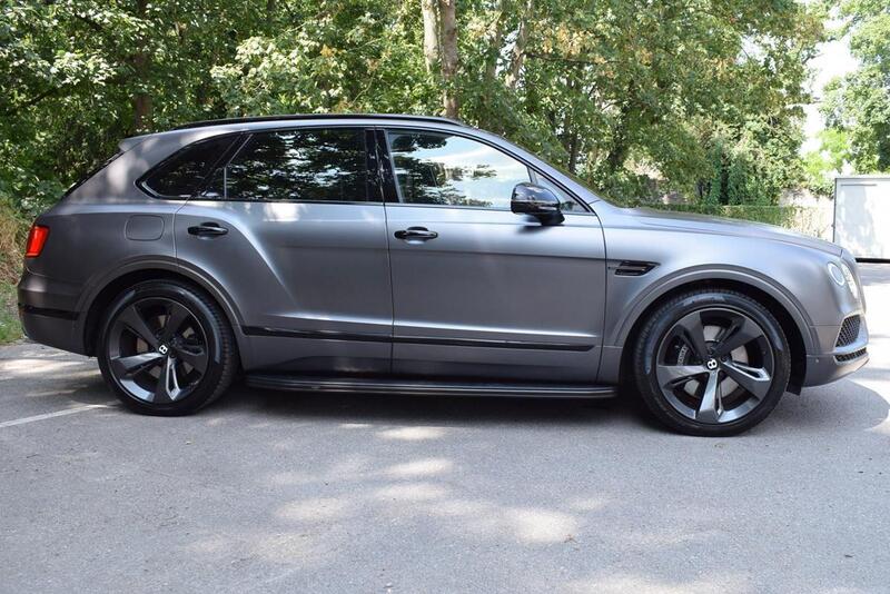 Bentley Bentayga view 3