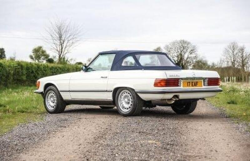 Mercedes-Benz 280 SL view 3