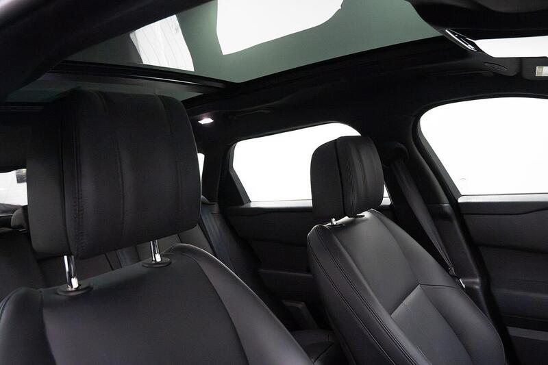 Land Rover Range Rover Velar view 3