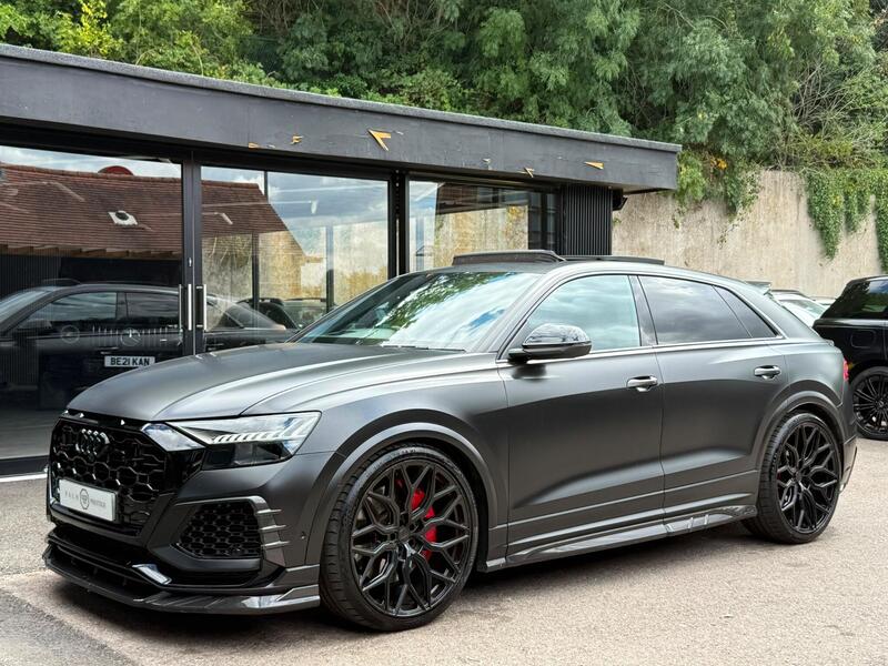 Audi RS Q8 view 5