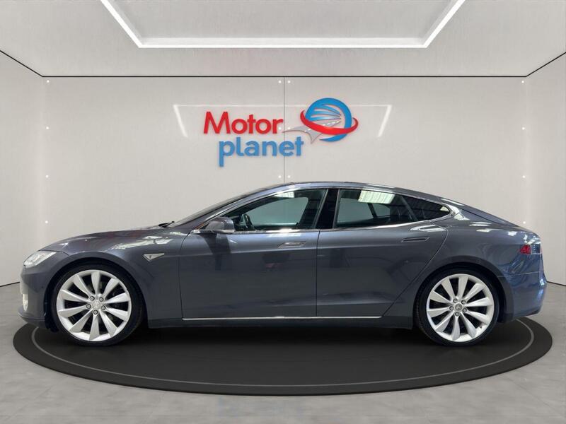 Tesla Model S view 4