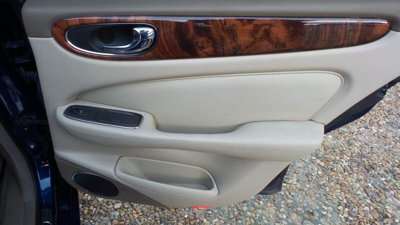 Jaguar XJ view 25