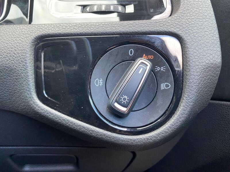 Volkswagen Golf view 23