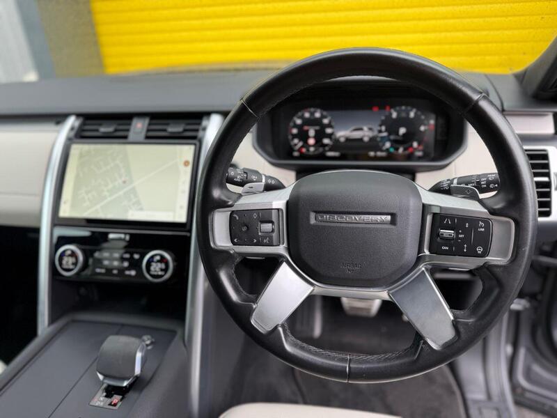 Land Rover Discovery view 2
