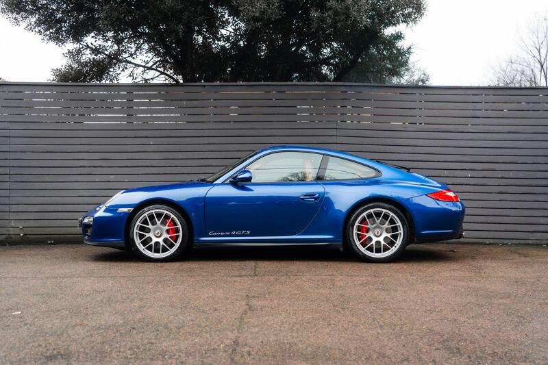 Porsche 911 view 5