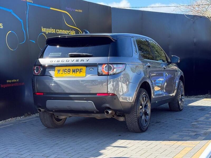 Land Rover Discovery Sport view 5