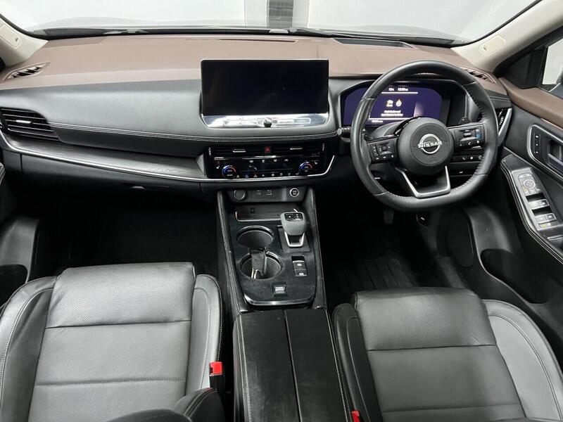 Nissan X-Trail view 2