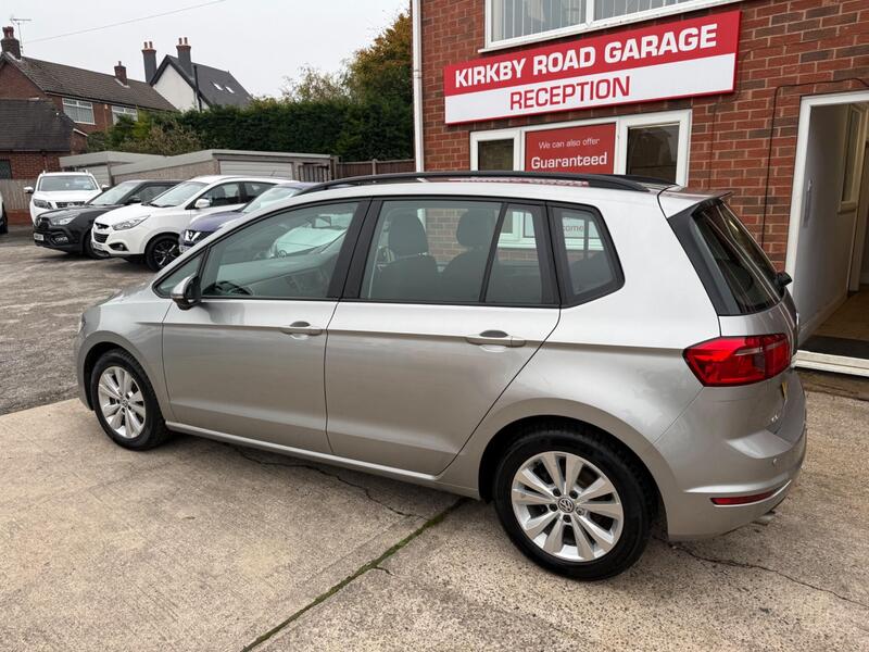 Volkswagen Golf Sportsvan view 3