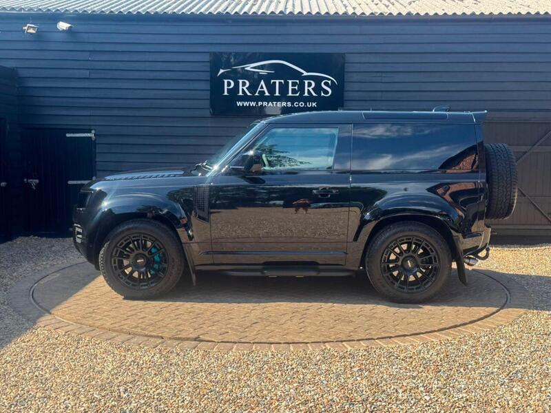 Land Rover Defender 90 view 6