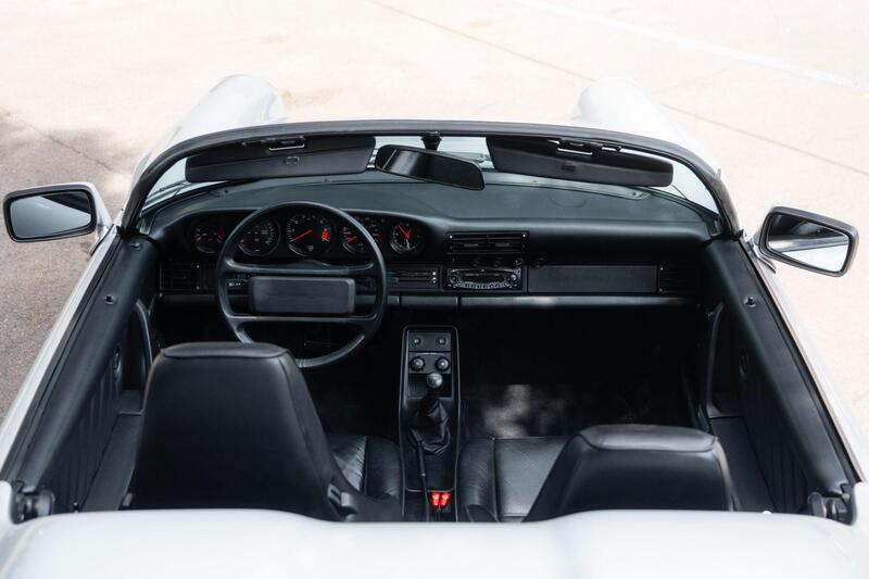 Porsche 911 view 5