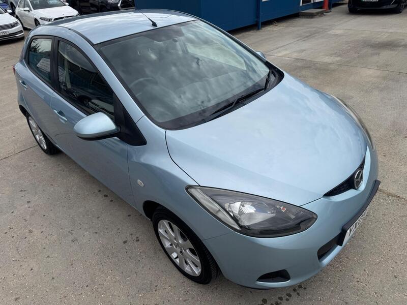 Mazda Mazda2 view 3