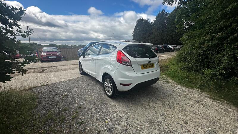 2017 Ford Fiesta — photo 4