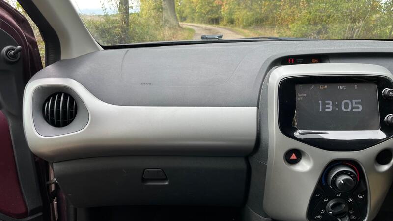 2017 Peugeot 108 — photo 23