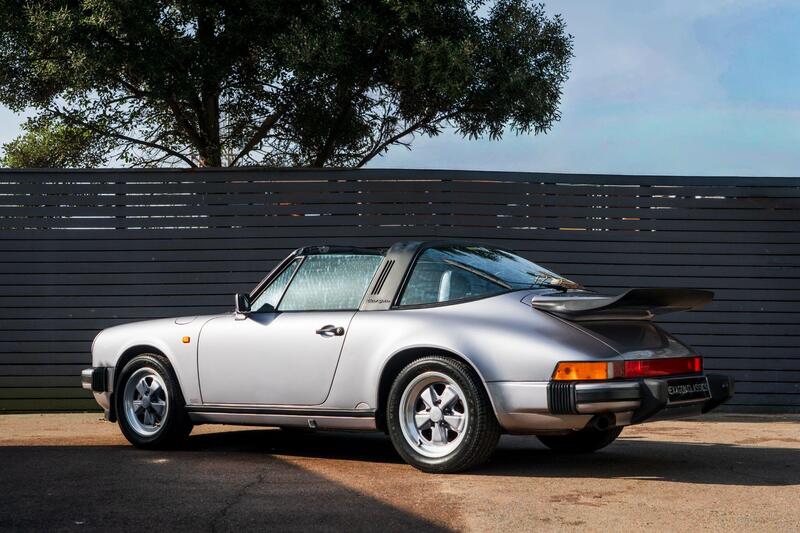 Porsche 911 view 3