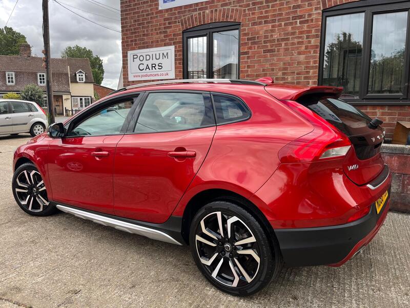 Volvo V40 Cross Country view 4