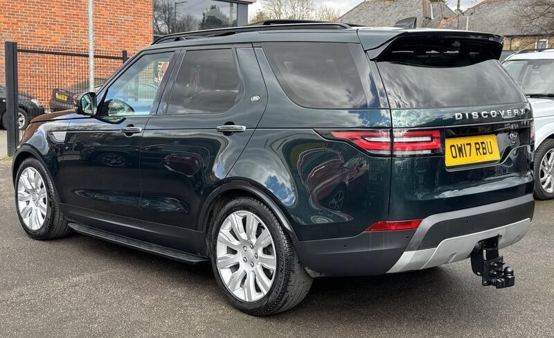 Land Rover Discovery view 3