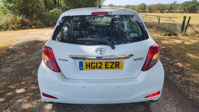 2012 Toyota Yaris — photo 8