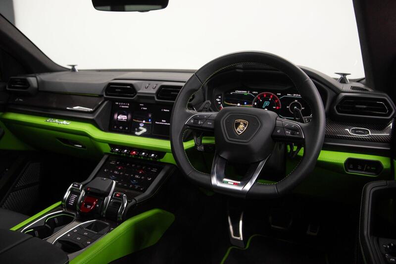 Lamborghini Urus view 3