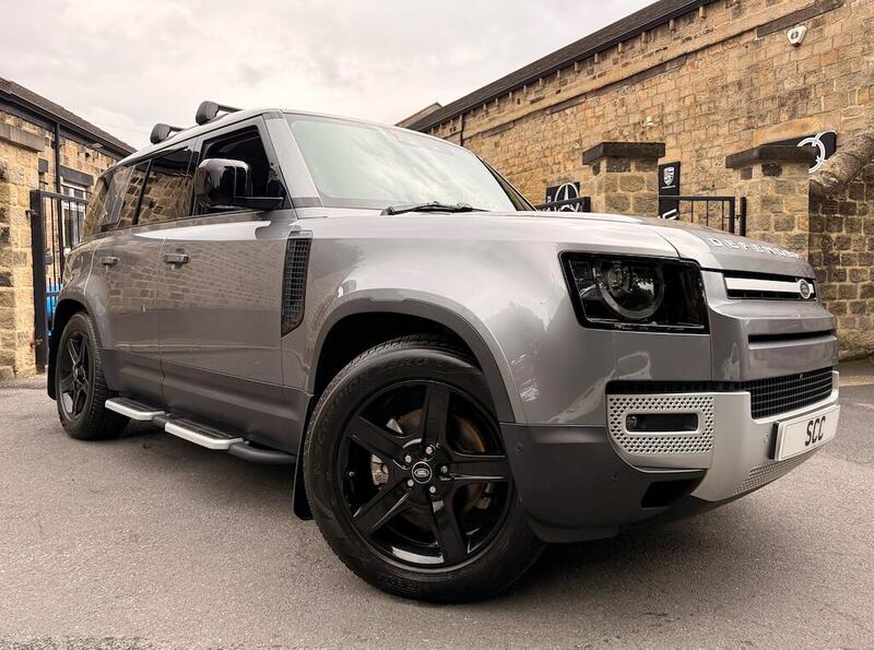 Land Rover Defender 110 view 4