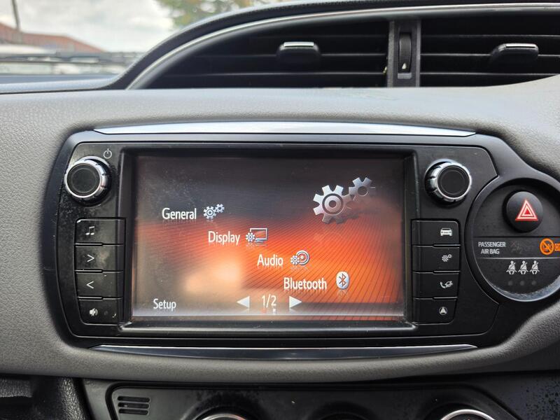 Toyota Yaris 1.33 Dual VVT-i Icon Euro 5 5dr Euro 5 thumbnail 24