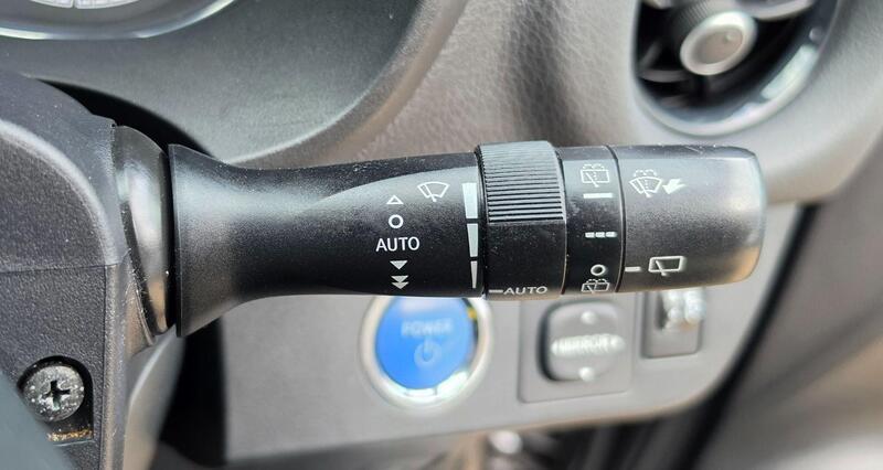 Toyota Yaris 1.5 VVT-h Design E-CVT Euro 6 (s/s) 5dr thumbnail 32