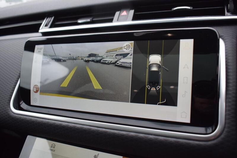 Land Rover Range Rover Velar view 3