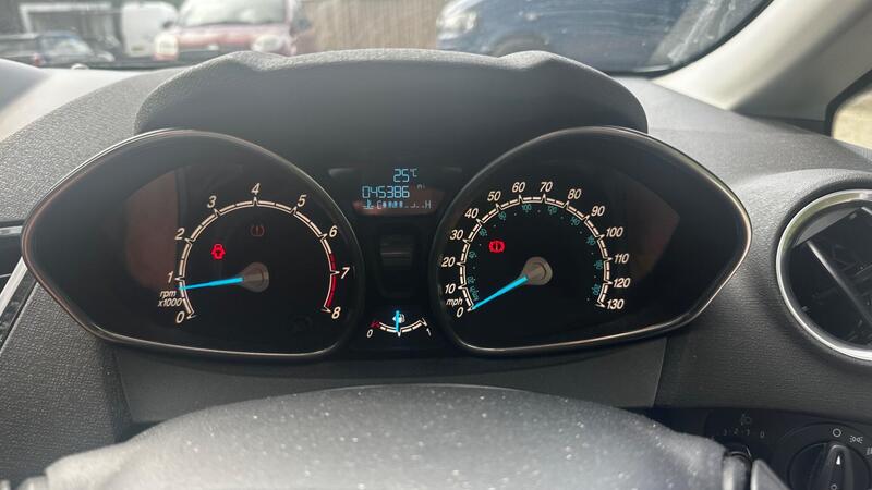 2017 Ford Fiesta — photo 12