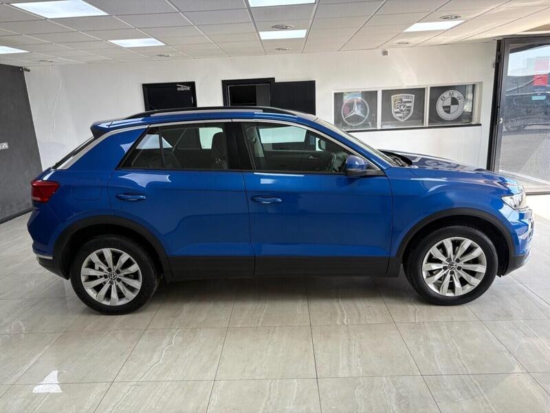 Volkswagen T-Roc view 2