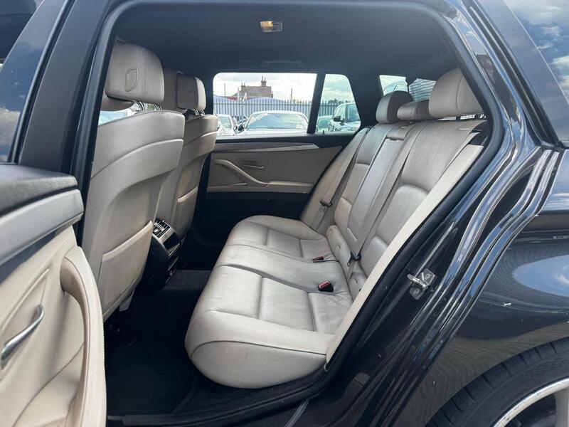 BMW 5 Series view 4