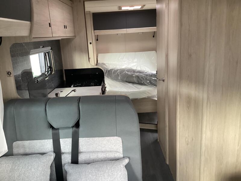 Auto-Trail Expedition C71 — image 10