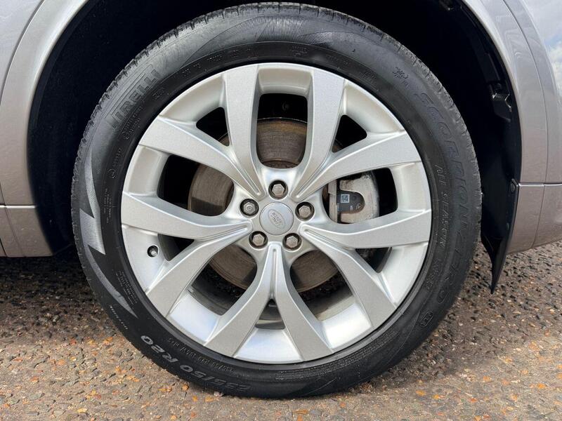 Land Rover Discovery Sport view 5