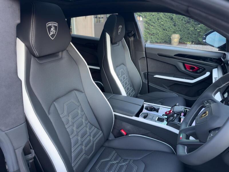 Lamborghini Urus view 7