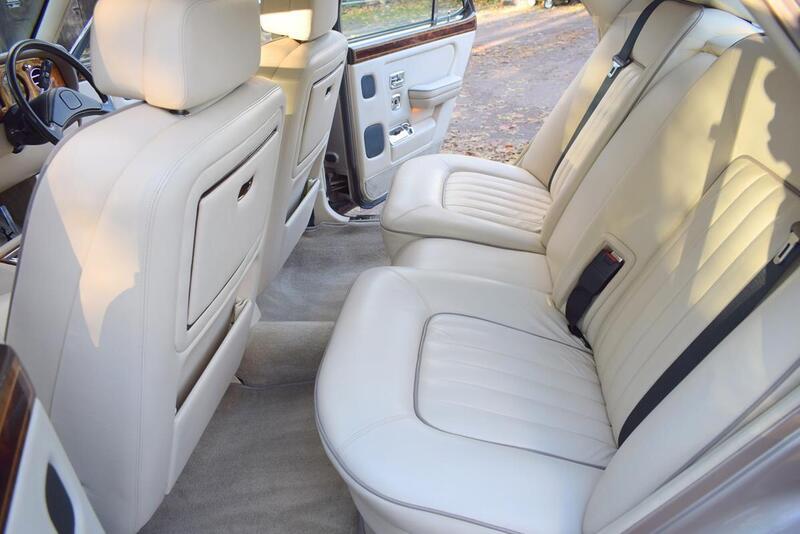 Rolls-Royce Silver Spirit view 4