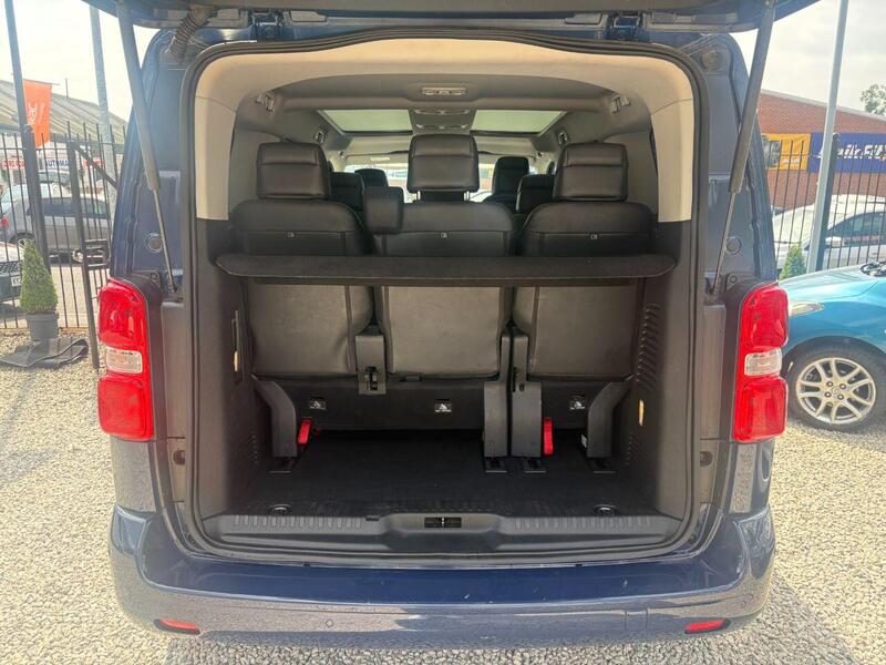 Peugeot Traveller view 7