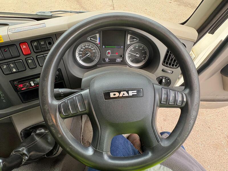 DAF LF 230 18T Hot Box (Twin)