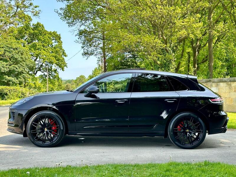 Porsche Macan view 4