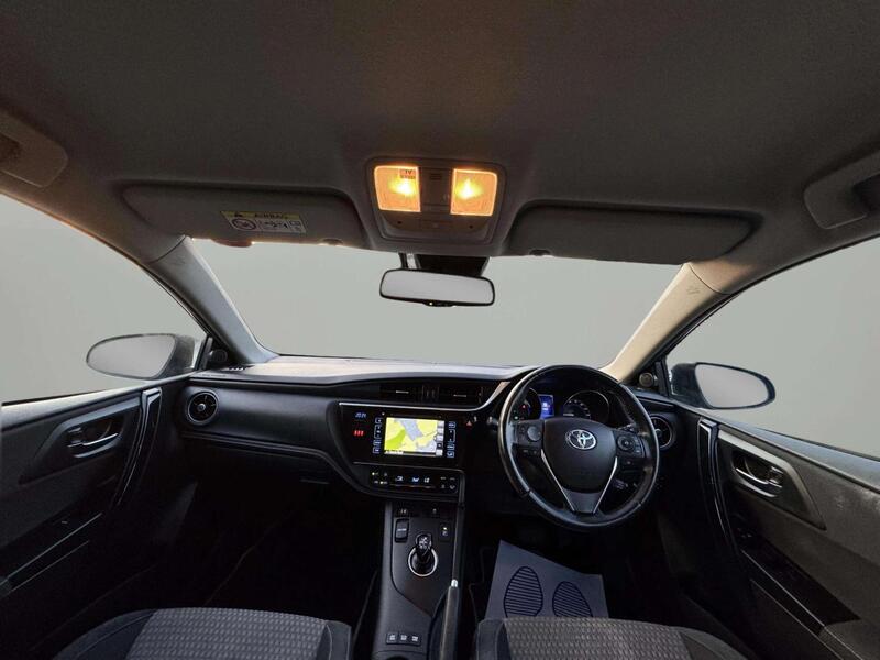 Toyota Auris view 4