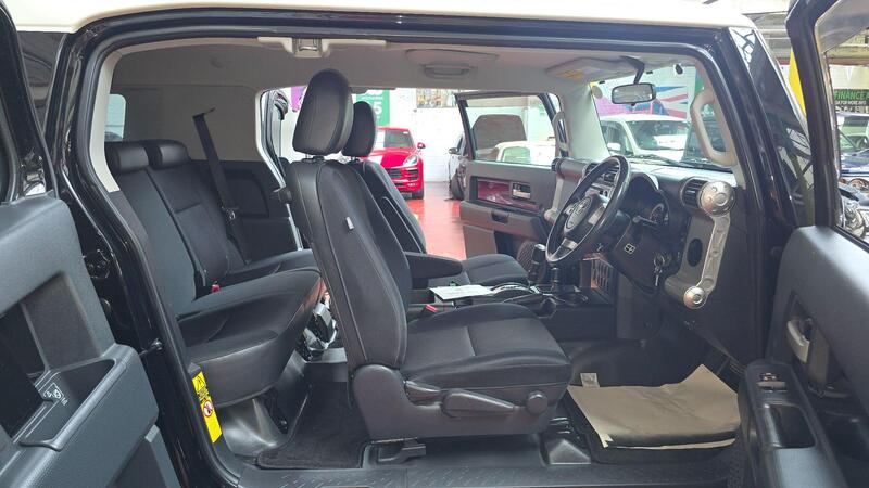 Toyota FJ Cruiser view 7